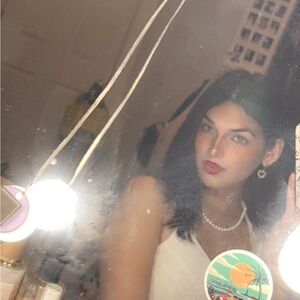 Meet your Posher, Chloe